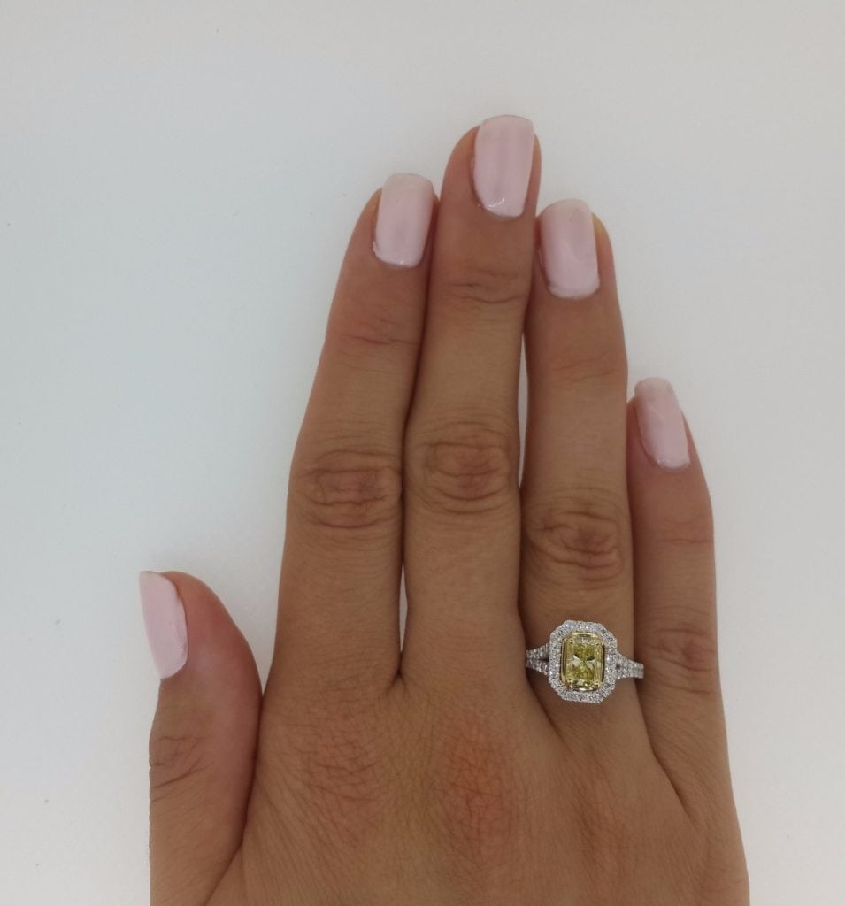 2.5 Carat Radiant Cut Diamond Engagement Ring 18K White Gold 2